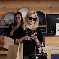 Reese Witherspoon out shopping in West Hollywood | Picture 107094